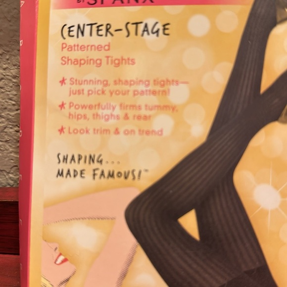 NWT Spanx Center Stage Patterned Shaping Tights Size C  Ribbed Row - Picture 2 of 5